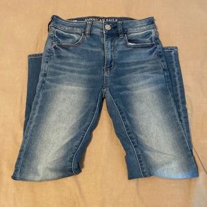American eagle high rise jegging crop in size 2